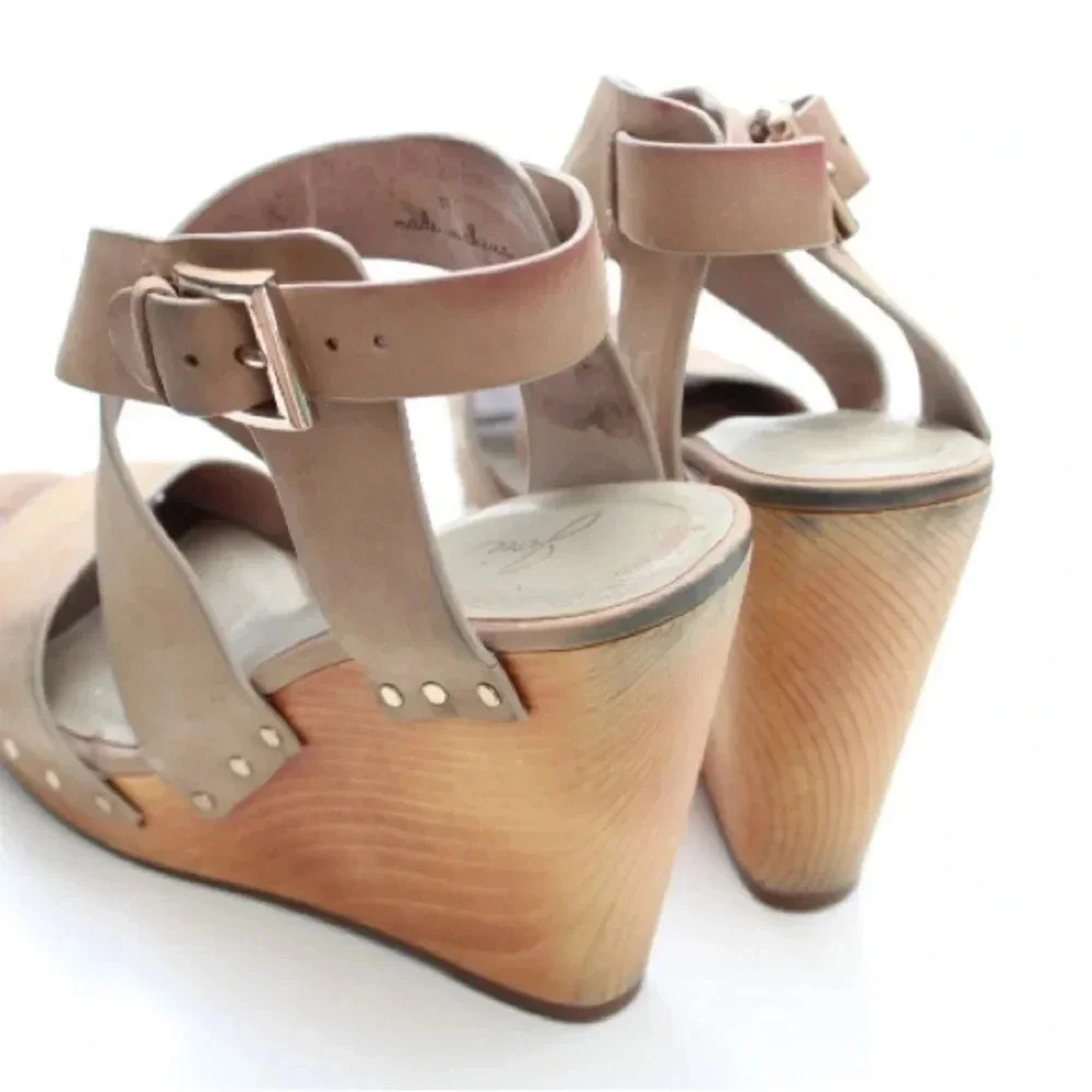 Joie wedges